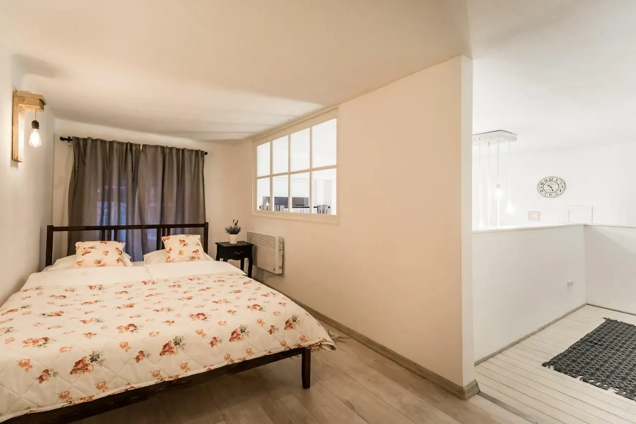 Bpr Vintage Garden Apartment With Terrace & Sauna 布达佩斯 匈牙利