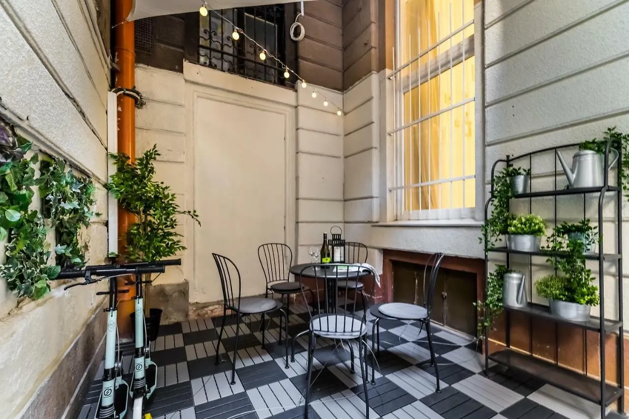 Bpr Vintage Garden Apartment With Terrace & Sauna Budapest Hungary