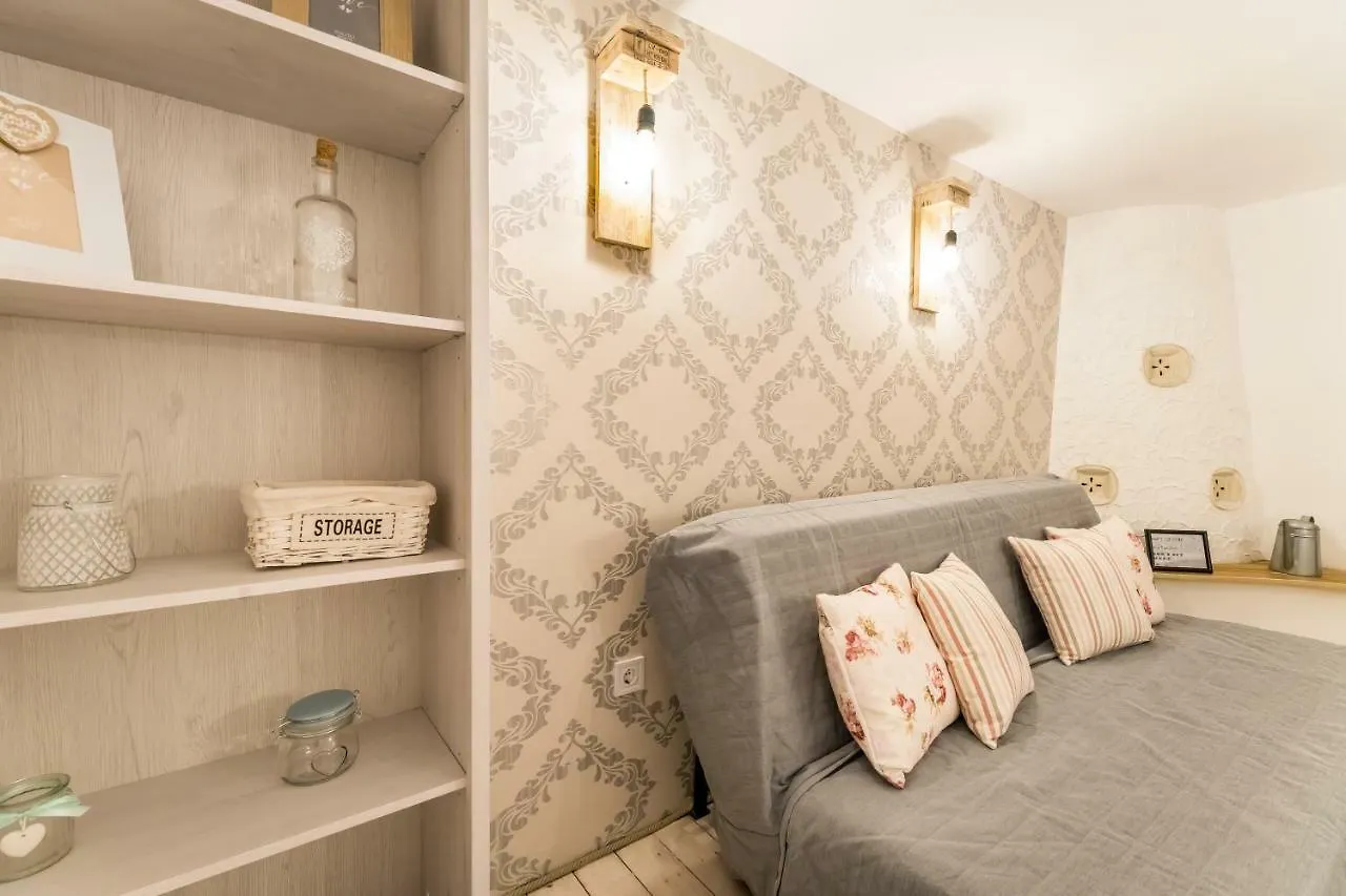 Bpr Vintage Garden Apartment With Terrace & Sauna Budapest Hungary