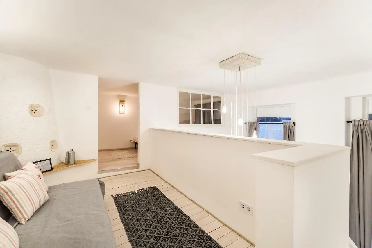Bpr Vintage Garden Apartment With Terrace & Sauna Budapest Hungary